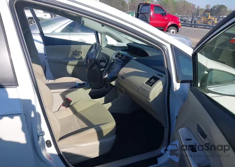 2013 Toyota Prius V Two из США, поврежденный, VIN JTDZN3EU6D3195984